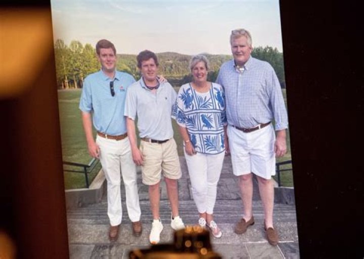 Fraternity brothers at University of South Carolina say Alex Murdaugh was a ‘belligerent drunk’: Report