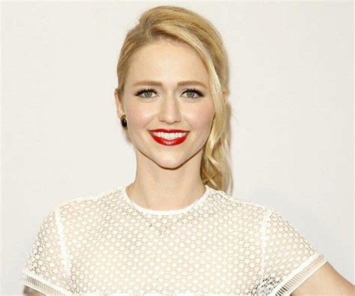 Johanna Braddy Height, Weight, Net Worth, Age, Birthday, Wikipedia, Who, Nationality, Biography